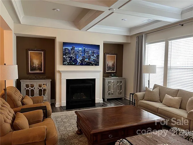 146 Heathbrook Ln — Photo 3
