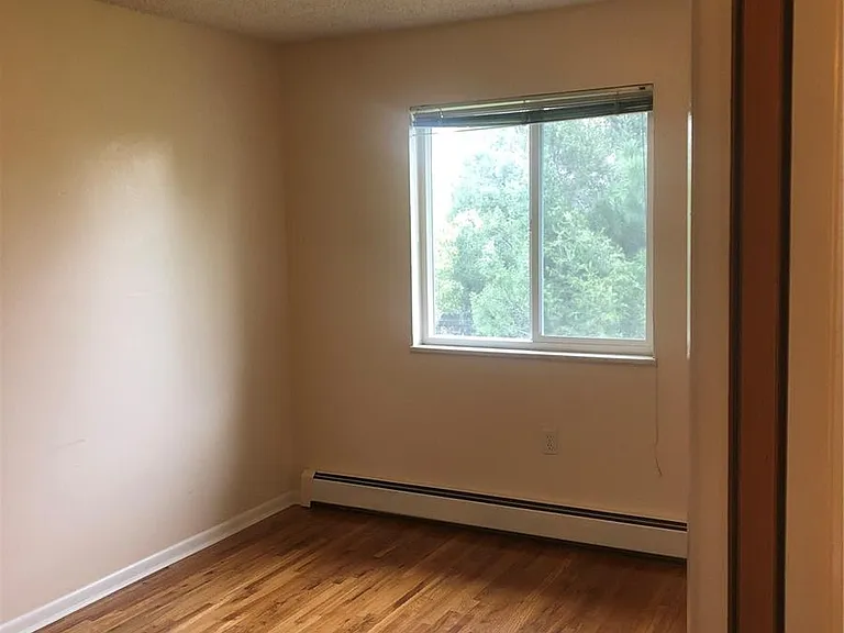 10989 Roseanna Dr — Photo 11