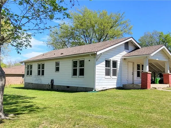 302 N 11th St, Okemah, OK 74859
