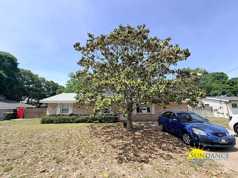 215 Moriarty St — Photo 14