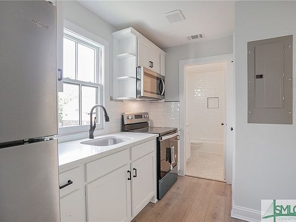 5th image of 1718 Barnard St Unit B