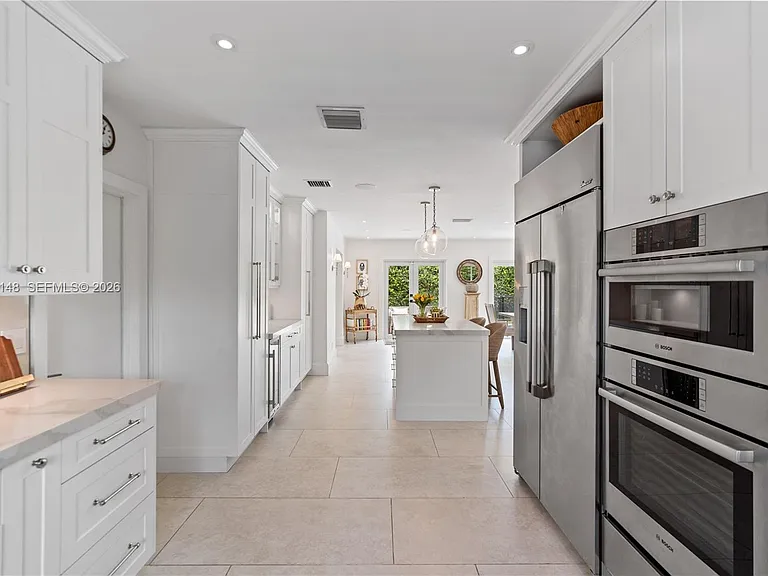 735 Benevento Ave — Photo 9