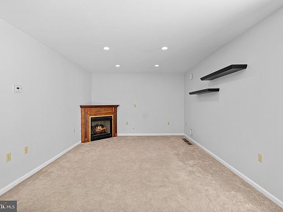 4th image of 158 Kenley Ct