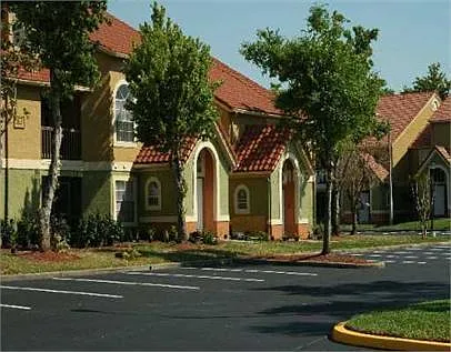 Convenient Layout- 3bed 2bath 3 story condo. — Photo 1