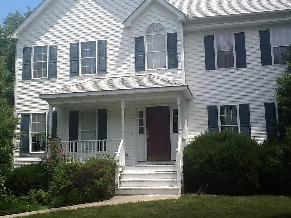 5 bed, 2.5 bath, 2417 sqft, $2,700 — Photo 1