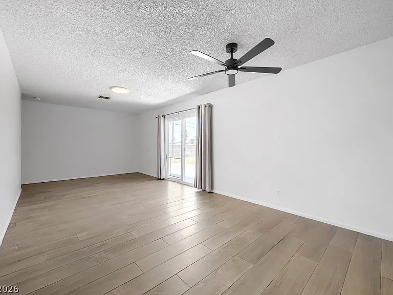 823 Center St — Photo 8