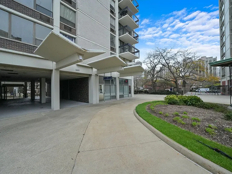 1460 Sandburg Ter #2303A — Photo 21
