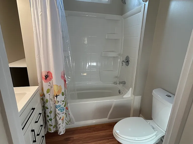 17416 Woodford Ave — Photo 26