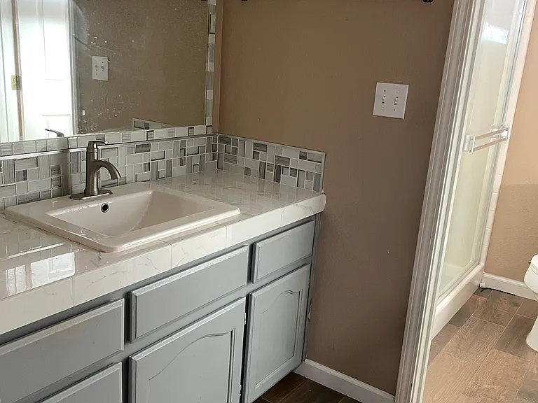 1915 Hatch Ave — Photo 3