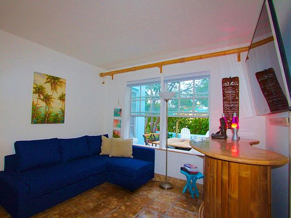 5th image of 90 SE 5th Ave APT 5