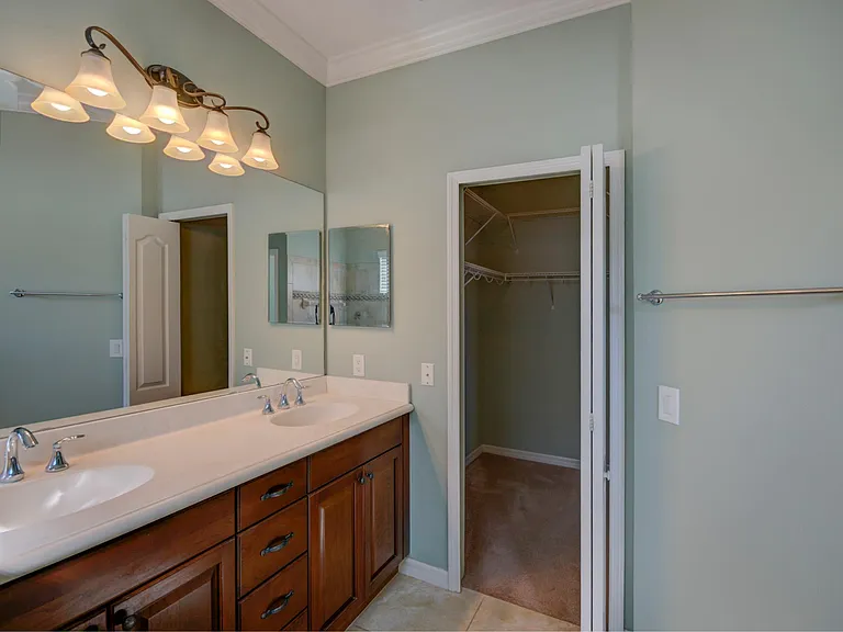 4910 Newport News Cir — Photo 28