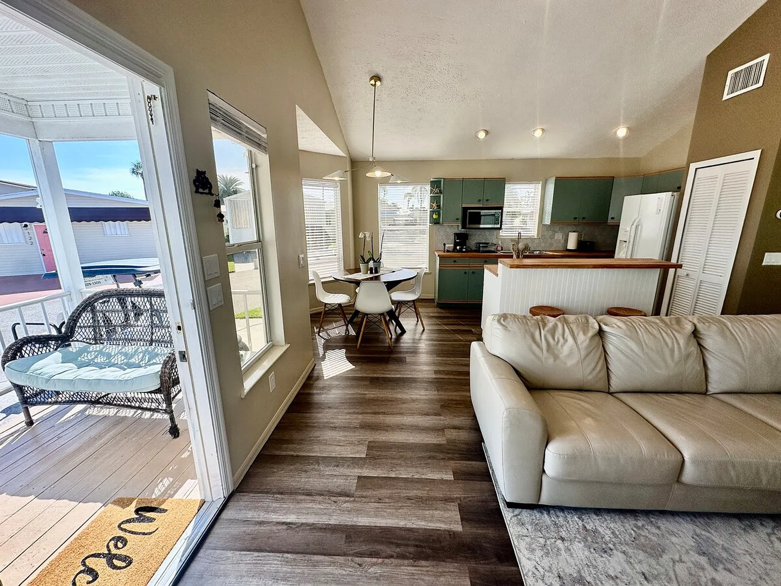 2 bed, 2.0 bath, $3,846 — Photo 2