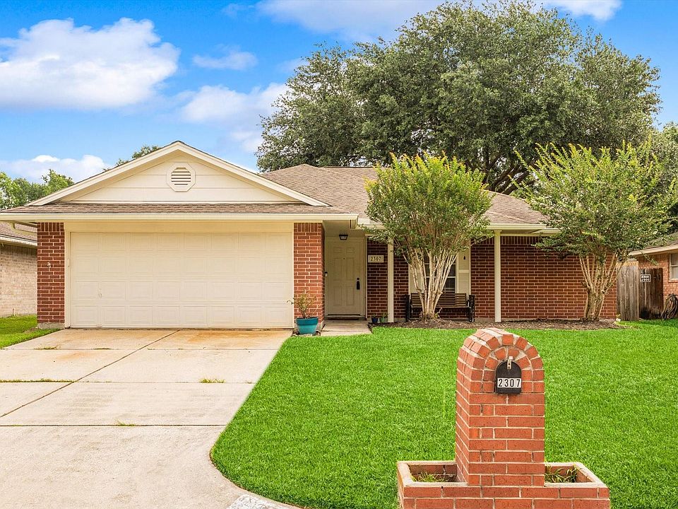 1st image of 2307 Old Oak Ln
