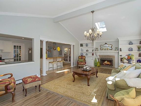 3rd image of 150 Sycamore Cir
