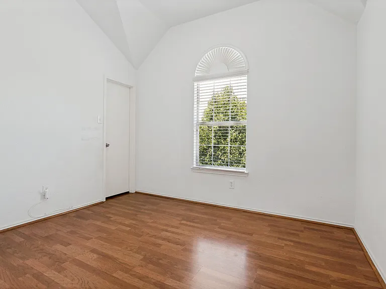 925 Jamie Dr — Photo 10