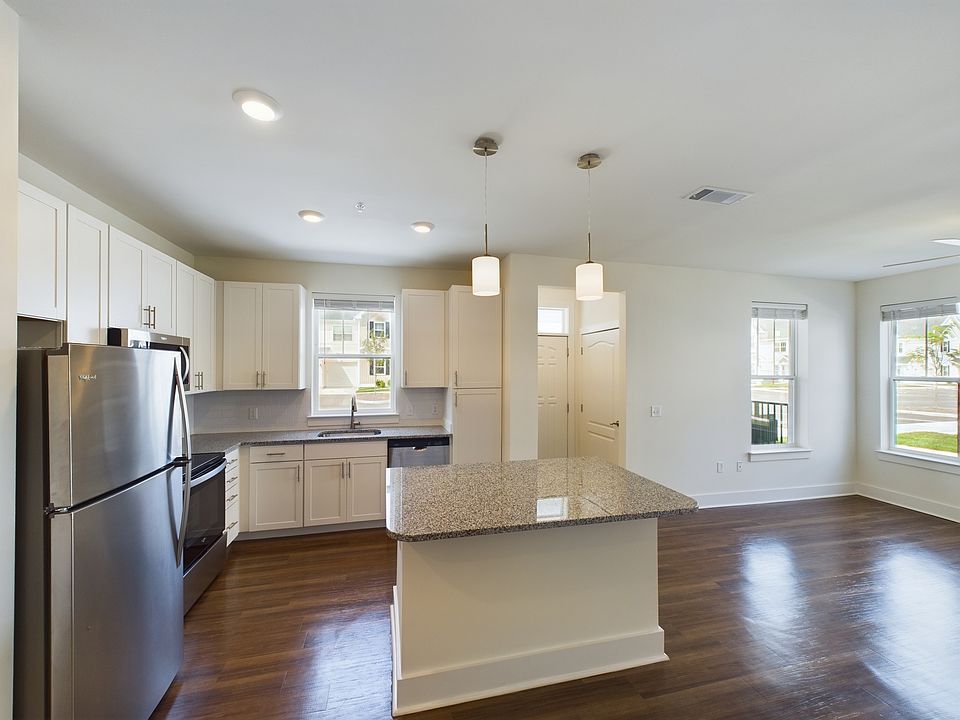 1st image of 675 Victory Ln #12-101
