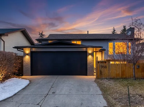 956 Bracewood Rise SW, Calgary, AB T2W 3C9