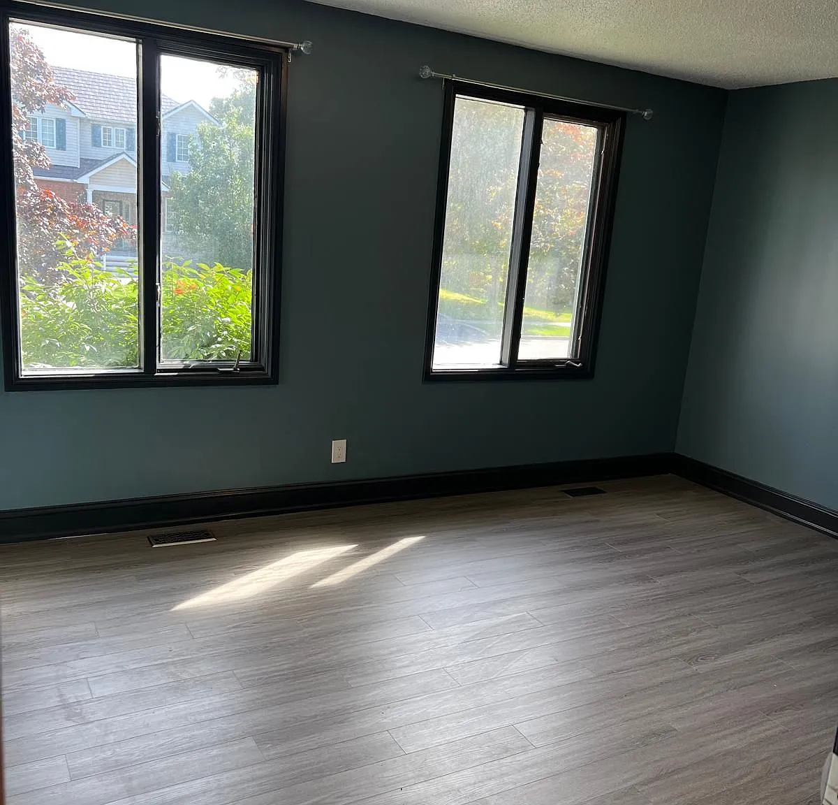 4 bed, $2,900 — Photo 4