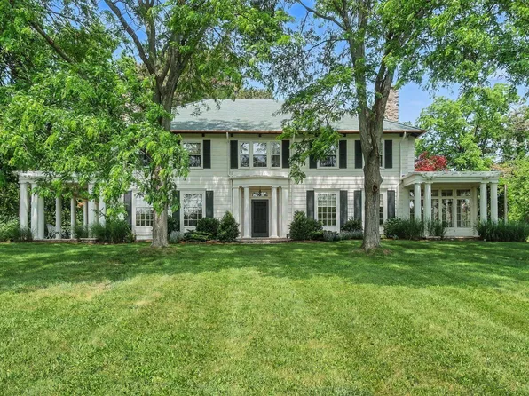 3215 W Dobson Pl, Ann Arbor, MI 48105