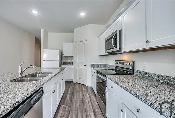 786 Wilshire Dr — Photo 8