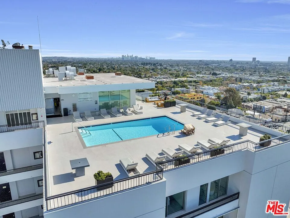1100 Alta Loma Rd #608
