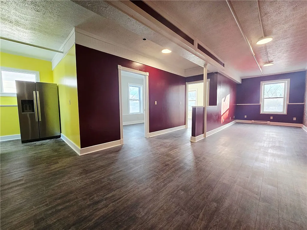Building Photo - 27 E Main St #201