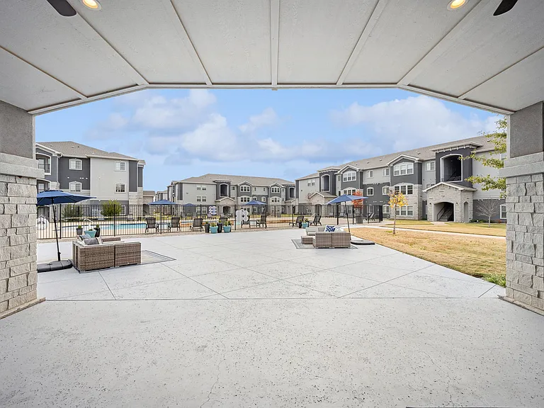 Lake Villas Apartments — Photo 29