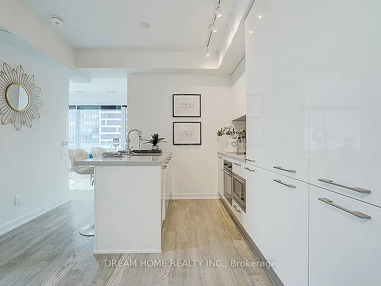 3 Gloucester St #1809 — Photo 7