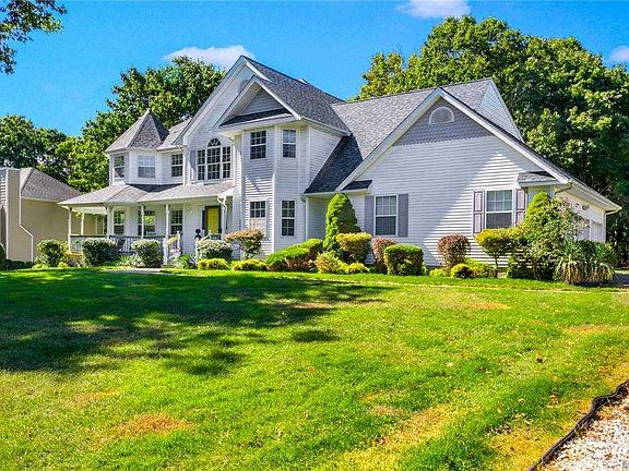 3rd image of 36 Old Neck Ct