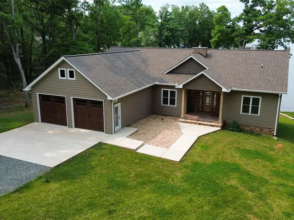40 Big Cove Dr, Penhook, VA 24137