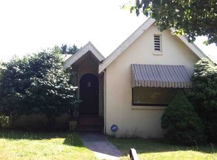 8104 Roosevelt Way NE, Seattle, WA 98115