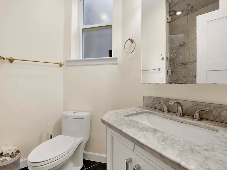 2522 N Burling St #2 — Photo 17