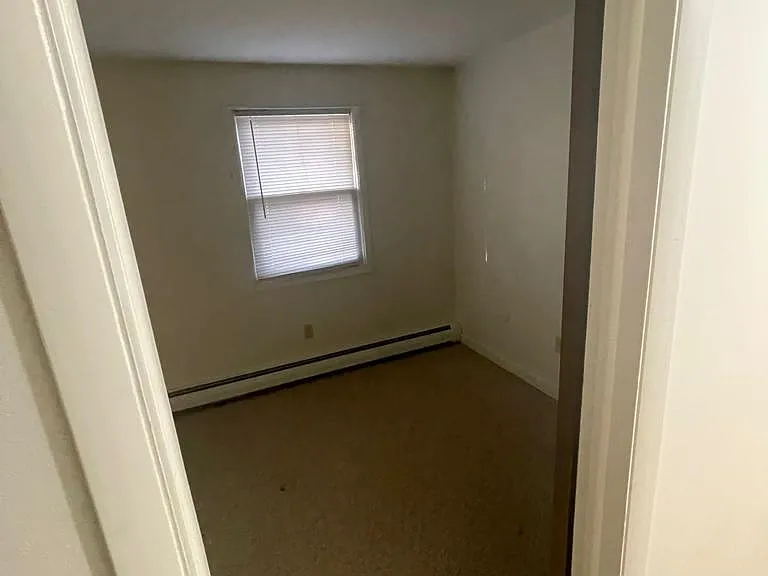 Bedroom 3/ Office space/ Kids play room