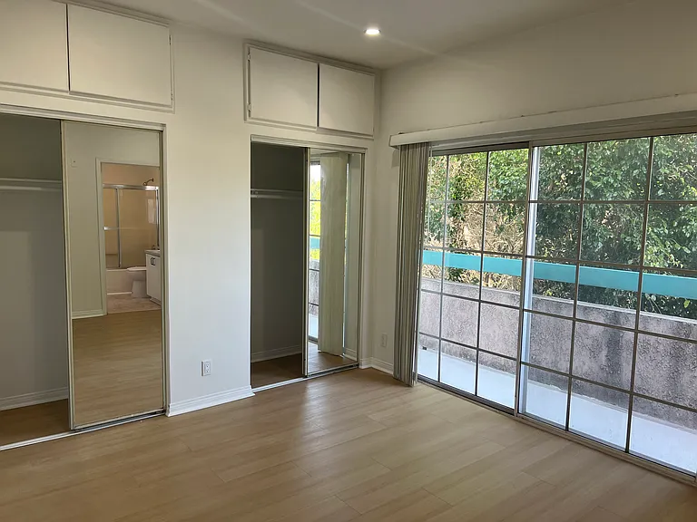1431 S Shenandoah St #4 — Photo 8