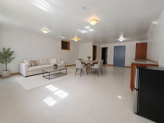 4th image of 5308 90th St APT 1B