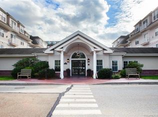 237 Fern St APT 402W, West Hartford, CT 06119