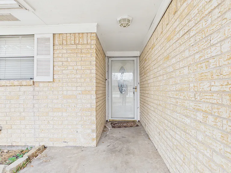1813 Langford St — Photo 4