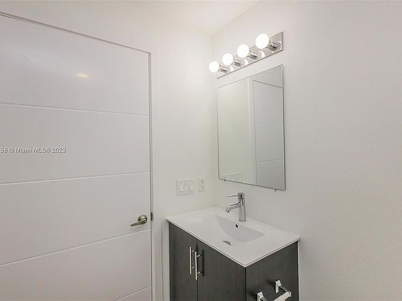 4th image of 25850 SW 140th Ave #106