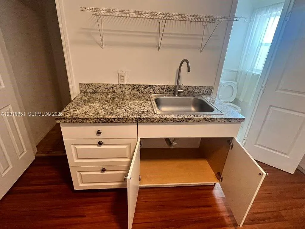 Building Photo - 919 N 19th Ave #2