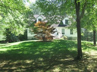 19190 Youngs Cliff Rd, Sterling, VA 20165