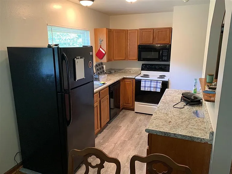 1805 Mayhew St — Photo 3