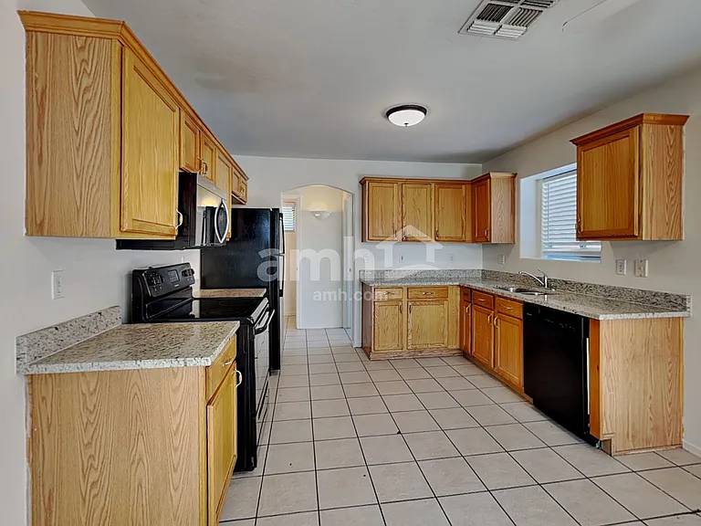 7364 W Ocotillo Rd — Photo 3