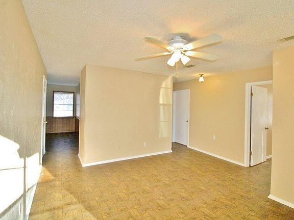 4th image of 620 Woodford Ln