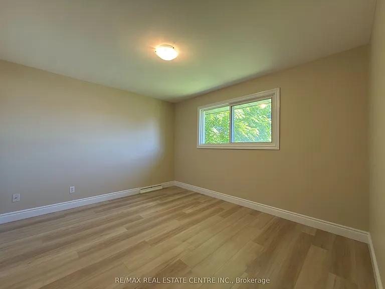 53 Guelph St #UPPER — Photo 6