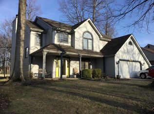 6122 Hunter Wood Dr, Fort Wayne, IN