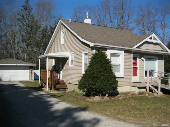 4975 N Cathy Ln E, Highland, MI 48356