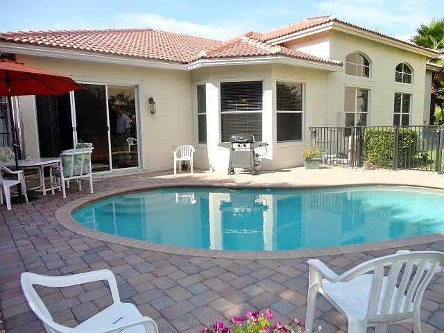 FREE FORM POOL