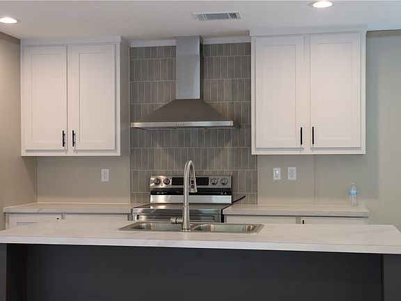 5th image of 522 Burton Creekside Rd