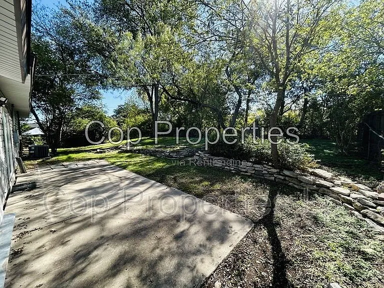 2914 Greenacres St — Photo 22