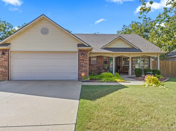 26510 Arrowood Dr, Claremore, OK 74019